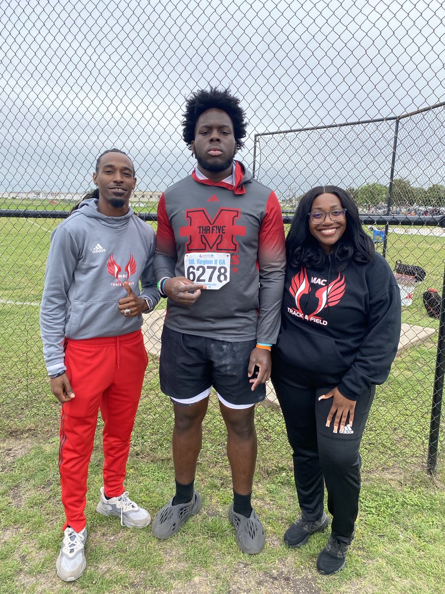 Congratulations to Tavion Atkinson of MacArthur for placing 4th at the Region II 6A Championships in the Discus (159-6). So proud of Tavion as he competed well and Represented!!⁦@drgoffney⁩ ⁦@Only1sheleah⁩ ⁦@AthleticsAisd⁩ ⁦@AldineSports⁩ #myAldine