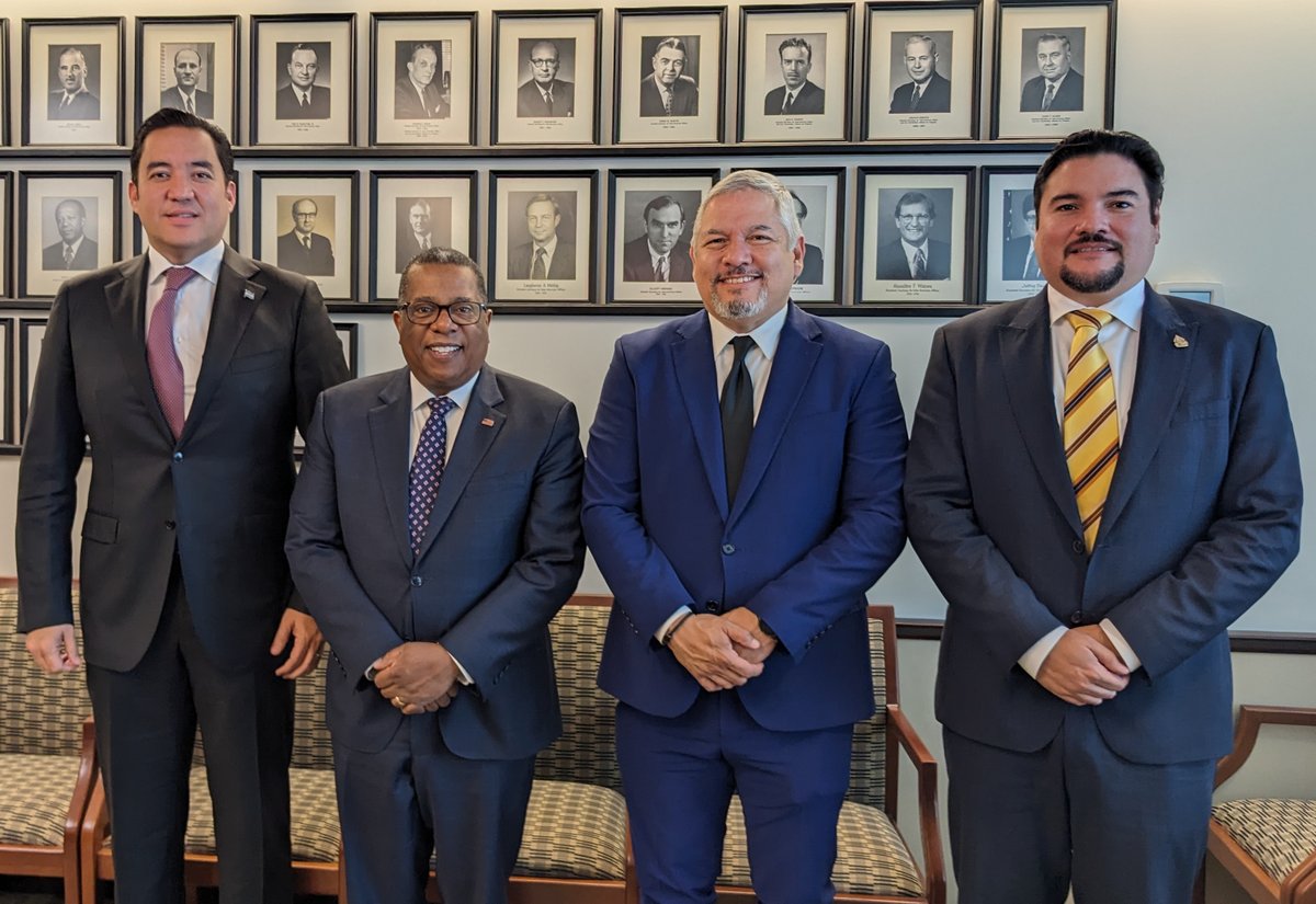 Reunión productiva con el Ministro de Relaciones Exteriores @EnriqueReinaHN, el Secretario Presidencial @HectorZelaya y @JavierEBS para profundizar la cooperación en la mejora del clima de inversión en Honduras, abordar la migración irregular y fortalecer la seguridad en…