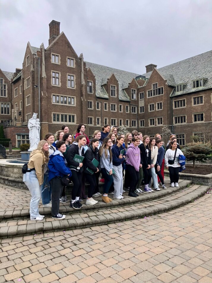 Loved having this group from Mount St. Mary Academy in Buffalo visit campus today! Thank you for taking the time to visit! ☘️@msmacademy