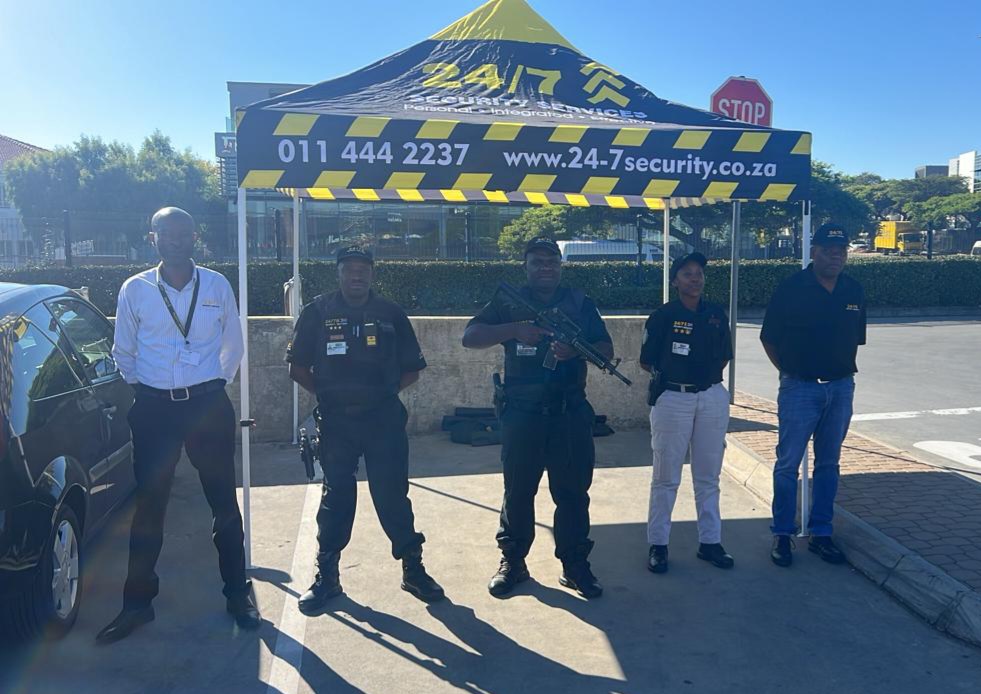 24/7 Security on duty at the renaming event of the Winifred Mandela Precinct (previously Nicolway).
#team247 #proudly247 #security #safety #securityservices #247security #247securityservices #247k9unit 🇿🇦