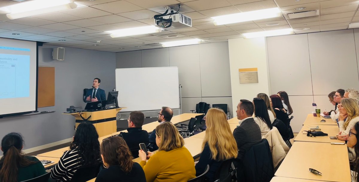 A full house for Dr. Torres Acosta’s thesis talk on aspects of immunotherapy for viral pneumonias. Congratulations @ManuelTorresAc2 on your work and a great presentation! Proud to be your colleague! #doubledocs @NUMSTP @NUFeinbergMed