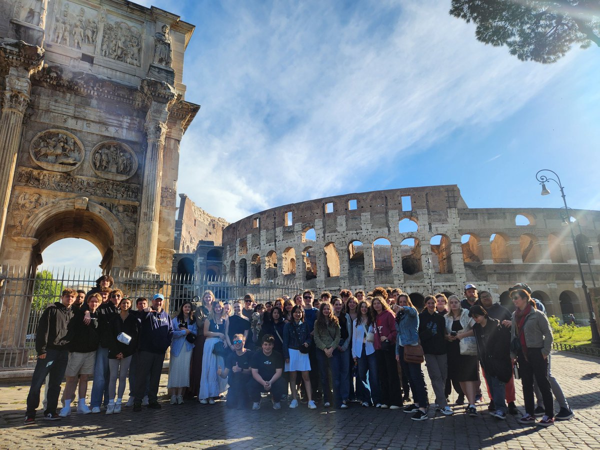 lcisocsci's tweet photo. Final day in Italy: Visiting the Colosseum, Roman Forum, and the Vatican. https://t.co/uT3IYQz7IQ