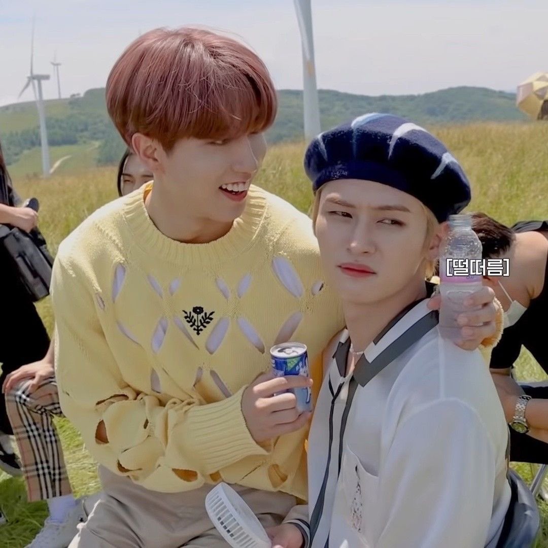 hanmoonss's tweet photo. do you think he wants to seem cute and sweet to him https://t.co/mfJJlNJrZJ