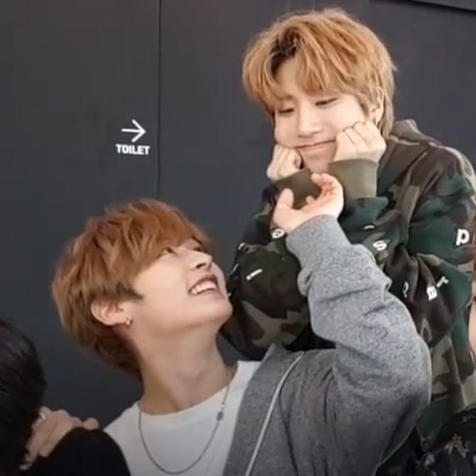 hanmoonss's tweet photo. do you think he wants to seem cute and sweet to him https://t.co/mfJJlNJrZJ