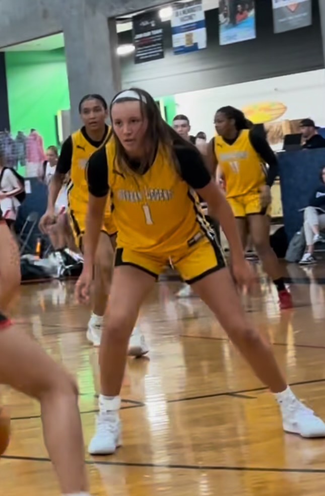 mcgirlshoops's tweet image. 6’0 freshman Jax Edelman hit three 3’s and finished with 9pts in Hurban Legends 69-47 win over Sanford Sports Academy in the 17u division.
@hurban_legends @JaxE2027