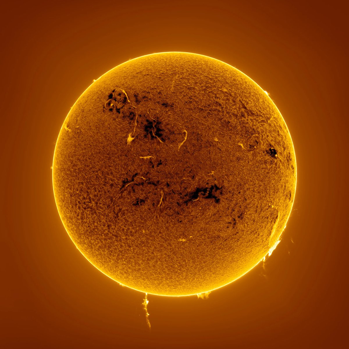 astropierre's tweet photo. Ceci n'est pas une orange.

Credit: Eduardo Schaberger Poupeau https://t.co/jeJRfZF5ks