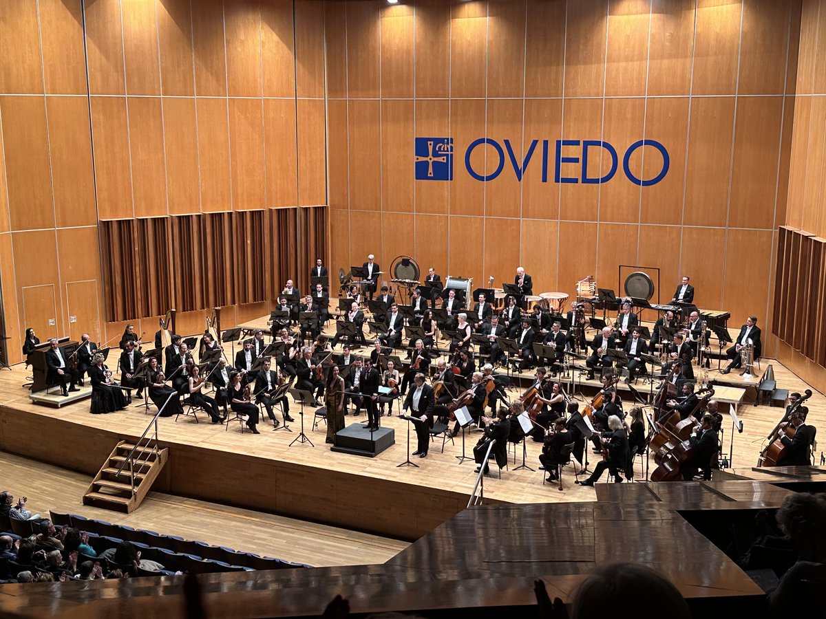 RamonSobrino1's tweet photo. Un placer haber podido disfrutar con #LaCancióndelaTierra #DasLiedvonderErde de #Mahler, en la estupenda versión de @nunoconductor al frente de @OSPAcom con la mezzo @BarronFleur y el tenor #BenjaminBruns👏👏👏
Al inicio, #Kraken de @duYun
𝐄𝐚𝐬𝐭 𝐖𝐞𝐬𝐭 𝐈𝐈 #OSPAFEST https://t.co/v04JmvGgrA