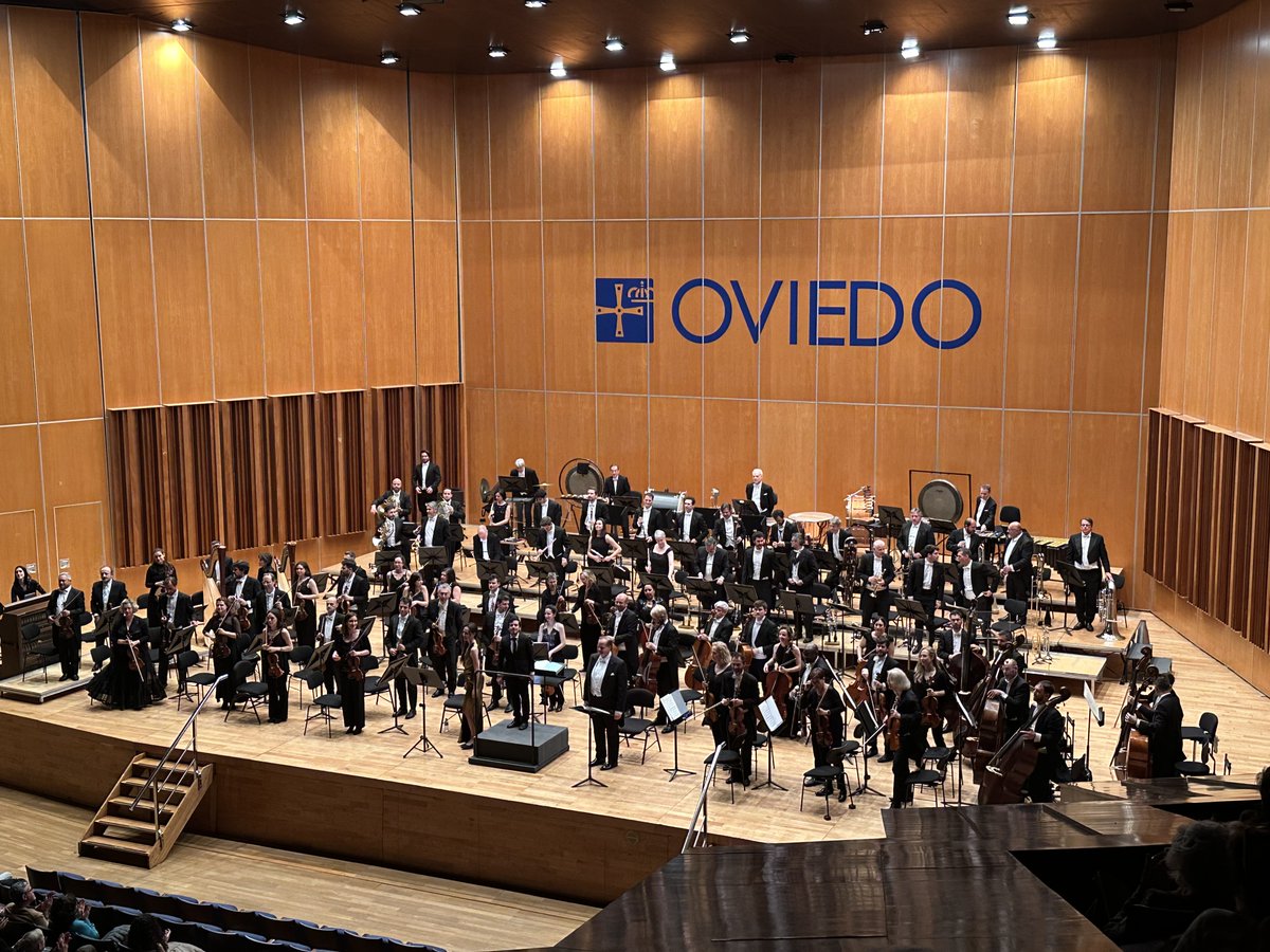 RamonSobrino1's tweet photo. Un placer haber podido disfrutar con #LaCancióndelaTierra #DasLiedvonderErde de #Mahler, en la estupenda versión de @nunoconductor al frente de @OSPAcom con la mezzo @BarronFleur y el tenor #BenjaminBruns👏👏👏
Al inicio, #Kraken de @duYun
𝐄𝐚𝐬𝐭 𝐖𝐞𝐬𝐭 𝐈𝐈 #OSPAFEST https://t.co/v04JmvGgrA