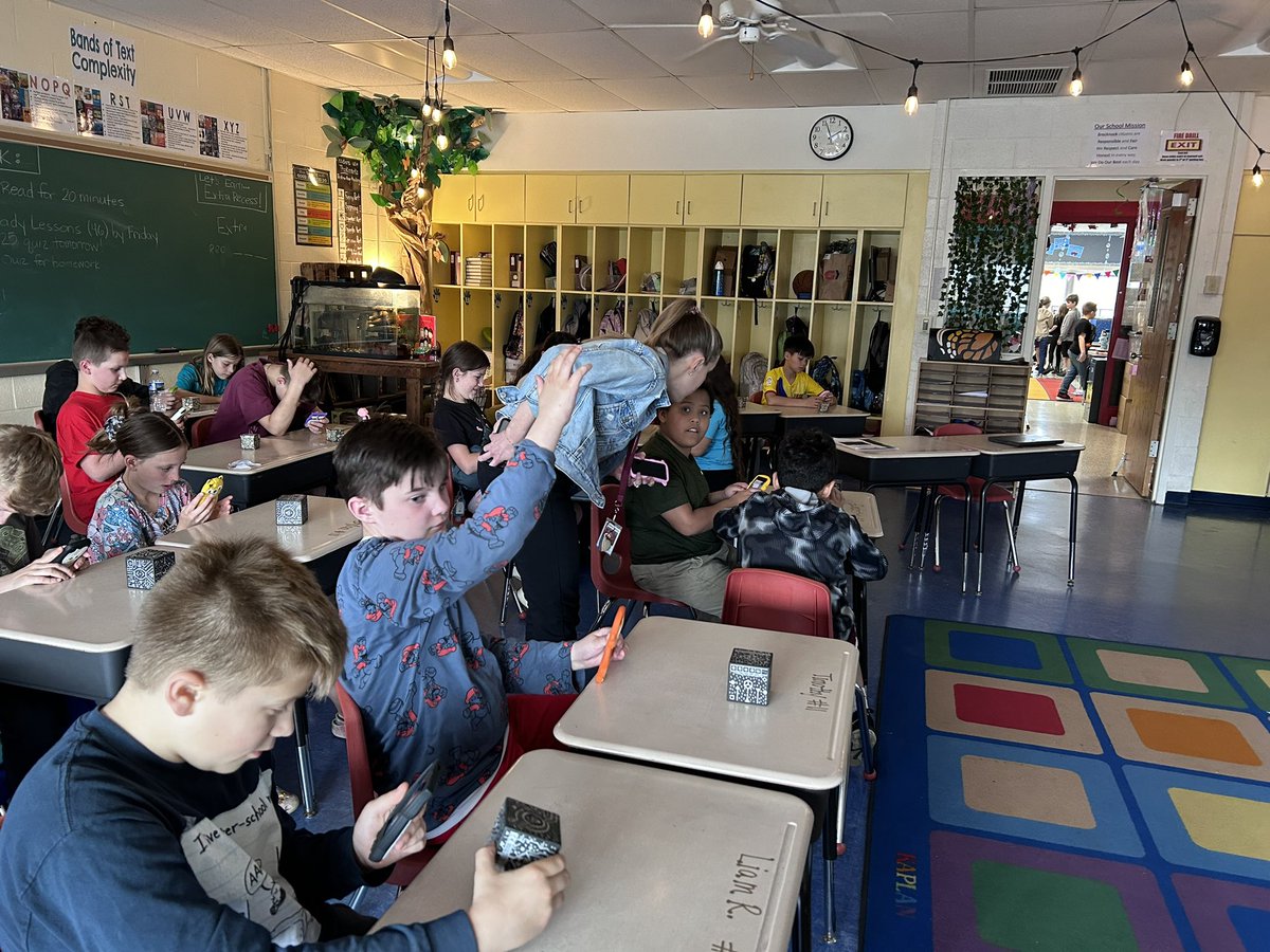Experiences lead to longer retention! @BrecknockRocks 4th graders utilized @MergeVR to explore layers of rock in AR in conjunction with their Amplify science unit. The ss explores erosion, how sediment builds rock layers, and dug for fossils! #mifflinsd @AlbrightTExpL