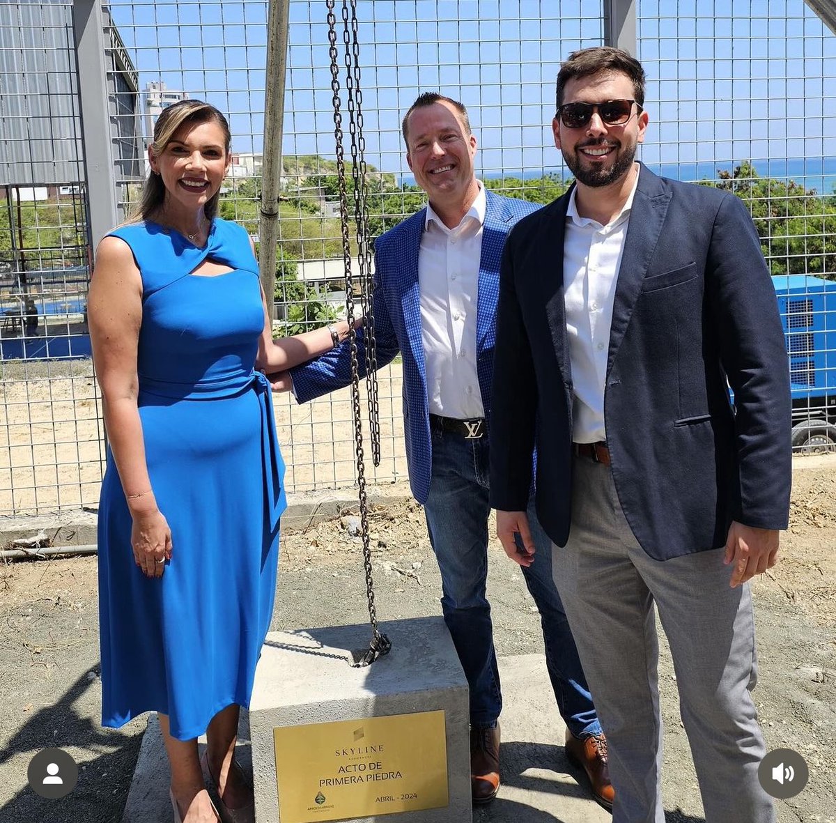 MrivaOficial's tweet photo. Nos sentimos honrados de contar con la presencia de la alcaldesa @marcivaldivieso en la inauguración del proyecto Skyline en el sur de Manta. 

¡Nuestro equipo ha vendido ya tres unidades y muchas más están por llegar! 🏙️🌟 #SkylineProject #Manta https://t.co/scMoc8b3xH