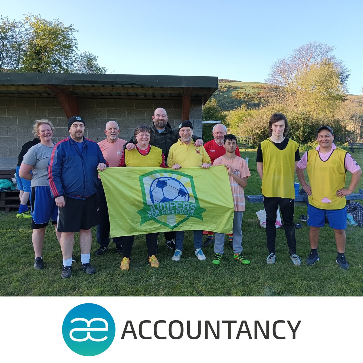 💛💙💚 Tonight's walking football group. Thank you all. If you would like to play please get in touch #jumpersforgoalposts #walkingfootball #footballforall #footballfun #makeyoufeelbetter #gettingout