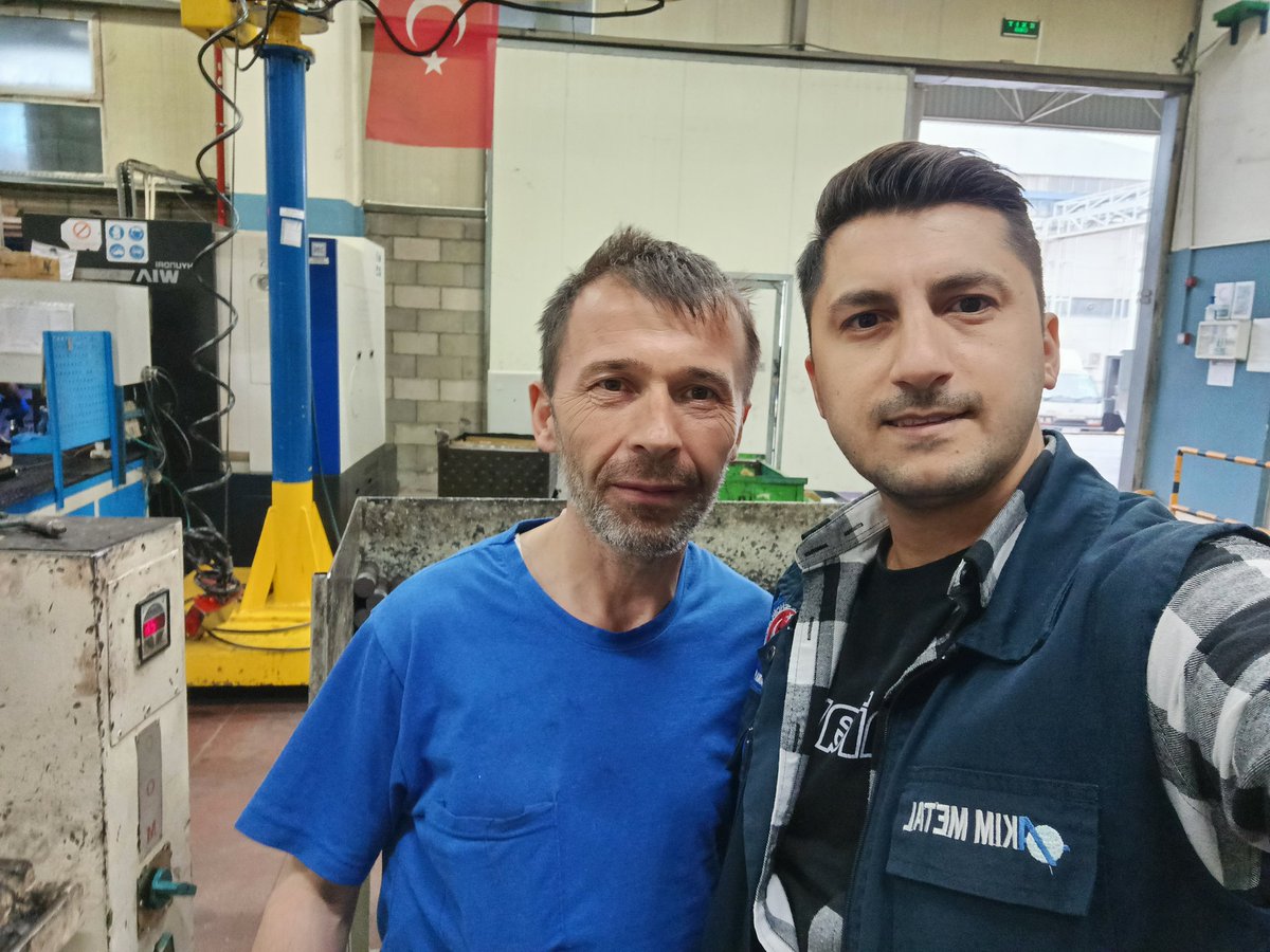 Akım metal işletmemizde TamburMili ve Sutem bölümünde çalışan arkadaşlarımızı tezgahları başında ziyaret ederek güncel konular hakkında sohbet ettik @AltundagUysal #TürkMetalSendikası #TuzlaŞubesi #YaşasınTürkMetalKardeşliği