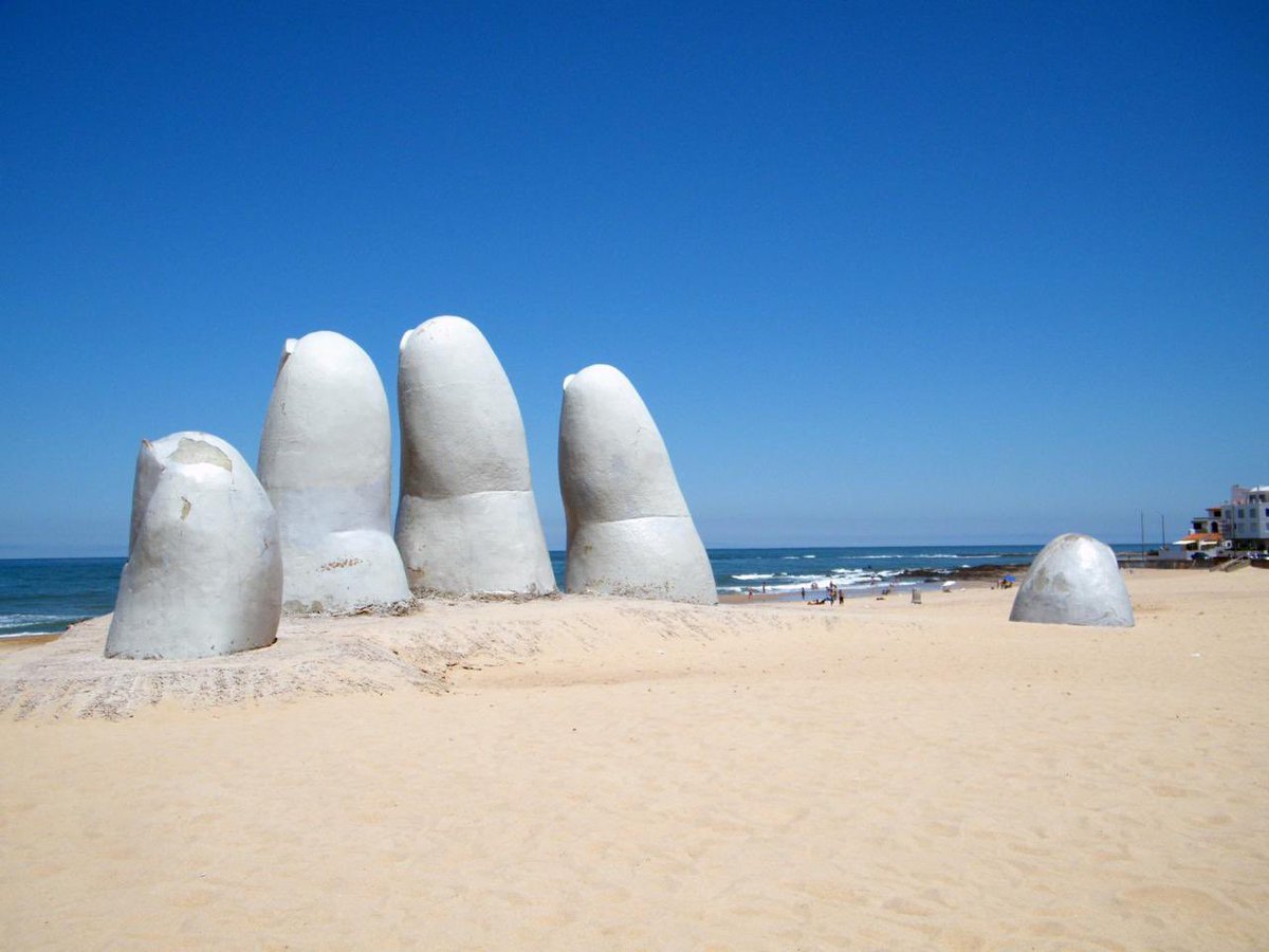 SpaccesiAgustin's tweet photo. Monumento a @GugaLusto . https://t.co/qNkMgR8NtK