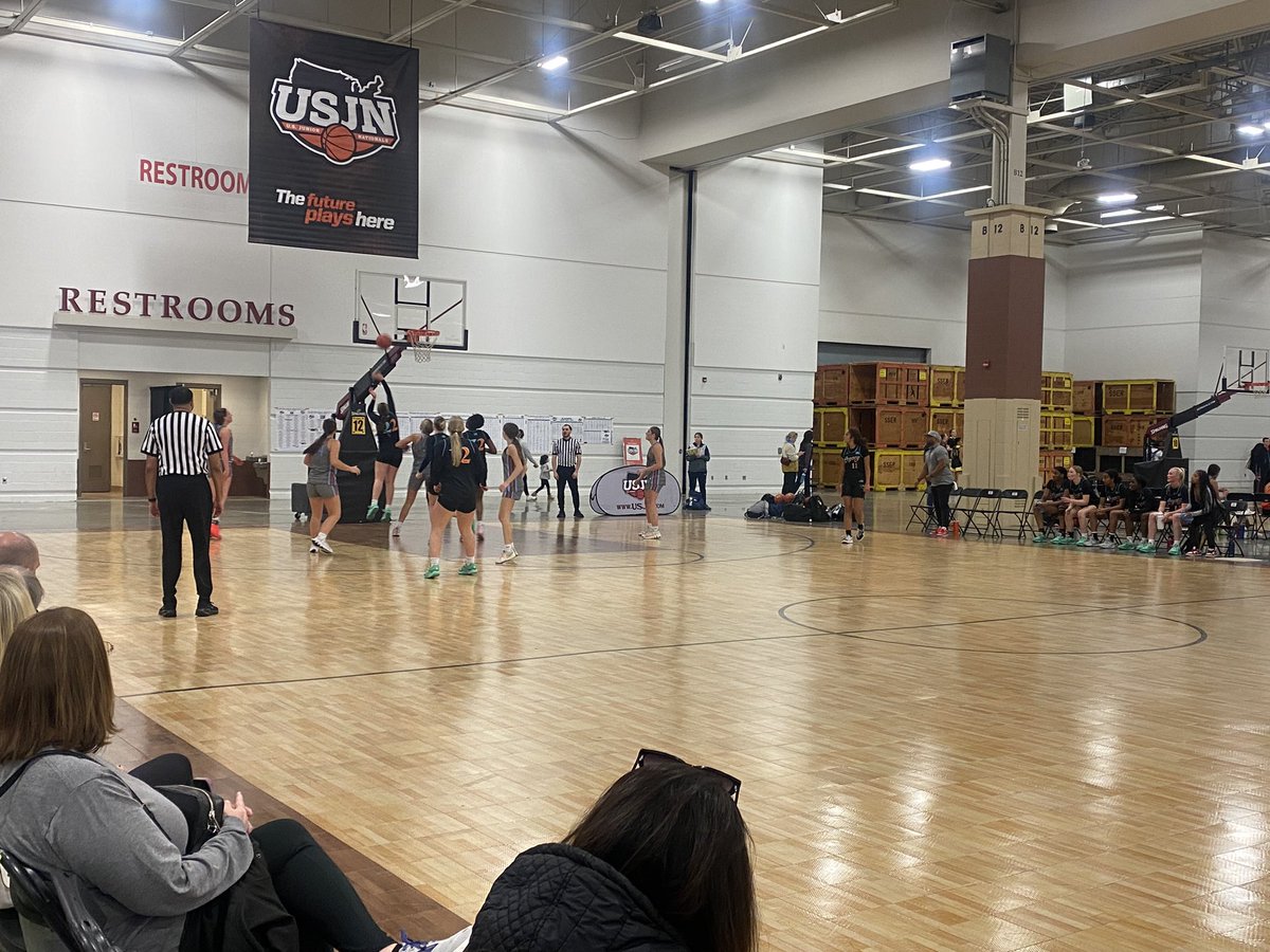 Coach Ragulen and our 17U Gold team is up big in their first game of the Windy City Classic in Milwaukee! 🔥 Gonna be a big weekend for this group. College coaches check them out if you’re looking for some 2025 ballers. 🖤🧡💙 #LegacyHoops #Legacy #MoreThanBasketball #Family