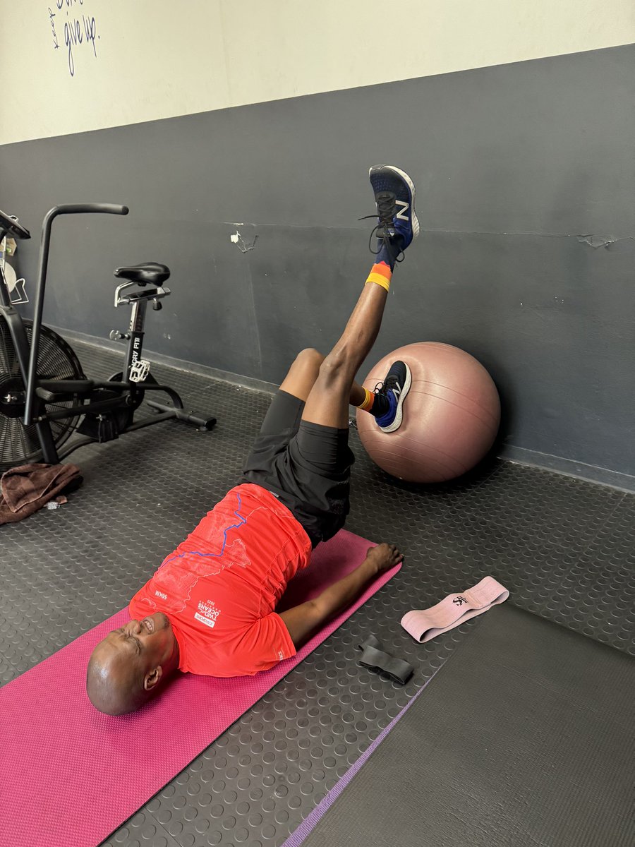 audas_vanschoor's tweet image. The 7th time Two Oceans Marathon finisher is back to the grind.🏃‍♀️💨

Last week was his best &amp;amp; strongest @totalsportstwooceans out of the previous 6. 

Shifting his focus to @comradesmarathon on 9th of June . 

#TTOM24 #TEAMAVS #AVSFITNESS #Runner #ultramaraton