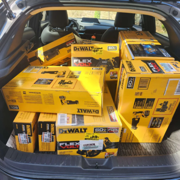 eMoney_HQ's tweet photo. DEWALT TOOLS AS LOW AS $0.01 😱

WE HAVE FOUND A HIDDEN CLEARANCE FROM MULTIPLE TOOLS

OVER $3000 PROFIT IN THIS PICTURE🤑

RT+LIKE ❤️ TO LEARN MORE!!
