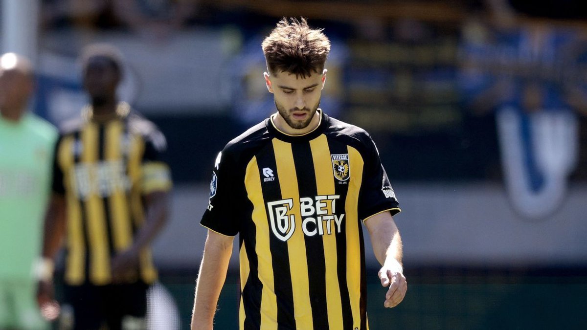 ASRoma_MP's tweet photo. Vitesse relegated after massive 18-point penalty: Dutch club Vitesse were docked 18 points on Friday and will be relegated from the Netherlands' top division while under investigation for ties to sanctioned Russian oligarch Roman Abramovich, the former… https://t.co/WCUPRo4uBy https://t.co/18uX1ZXuGA