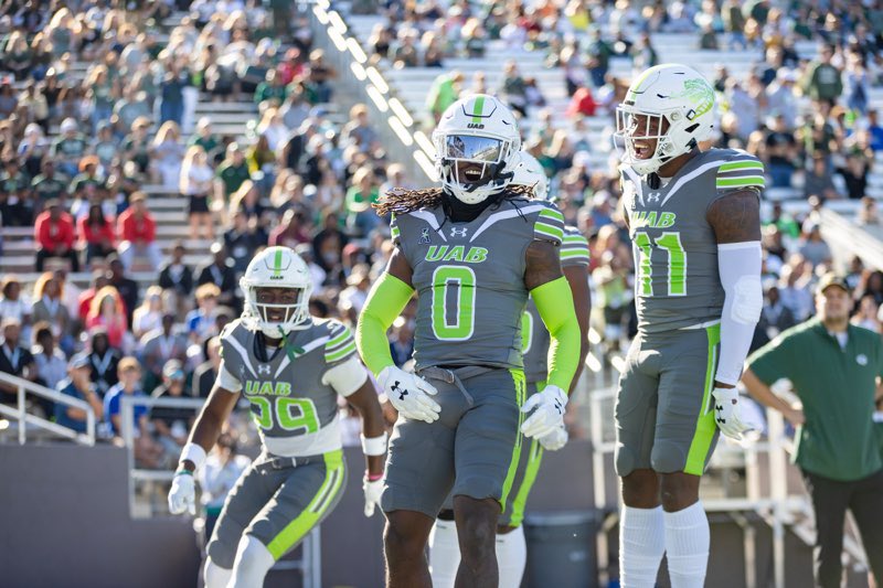 Blessed to receive an offer from UAB 🙏🏽⭐️ #GoBlazers 🐉 @CoachJ_UAB @AAppleby12 @AHSALFBRECRUIT @PlottCordell @keithetheredge1 @CoachJohnsonB @DexPreps @HallTechSports1 @AL7AFootball @TeamPlott6