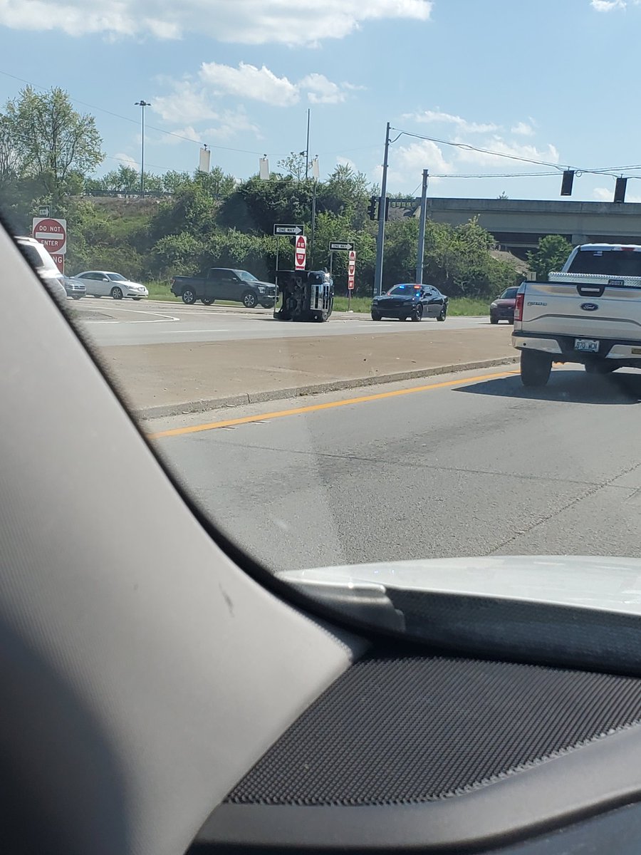 _cynyc_'s tweet photo. Just a normal day coming home on Dixie highway. https://t.co/ylFXAzGdNY