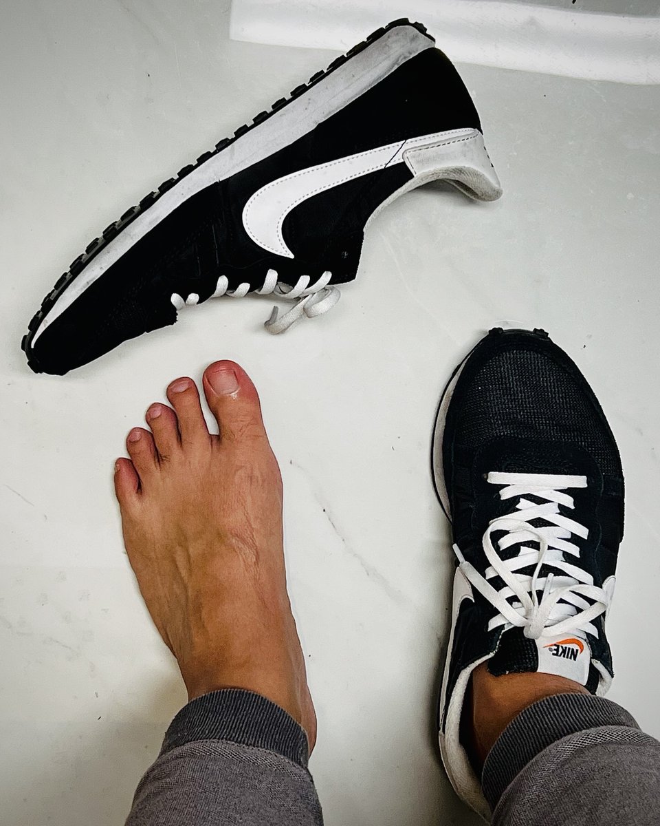 latinofeetfreak's tweet photo. No socks today. Who wants to sniff?? https://t.co/1yCuYDMMtF