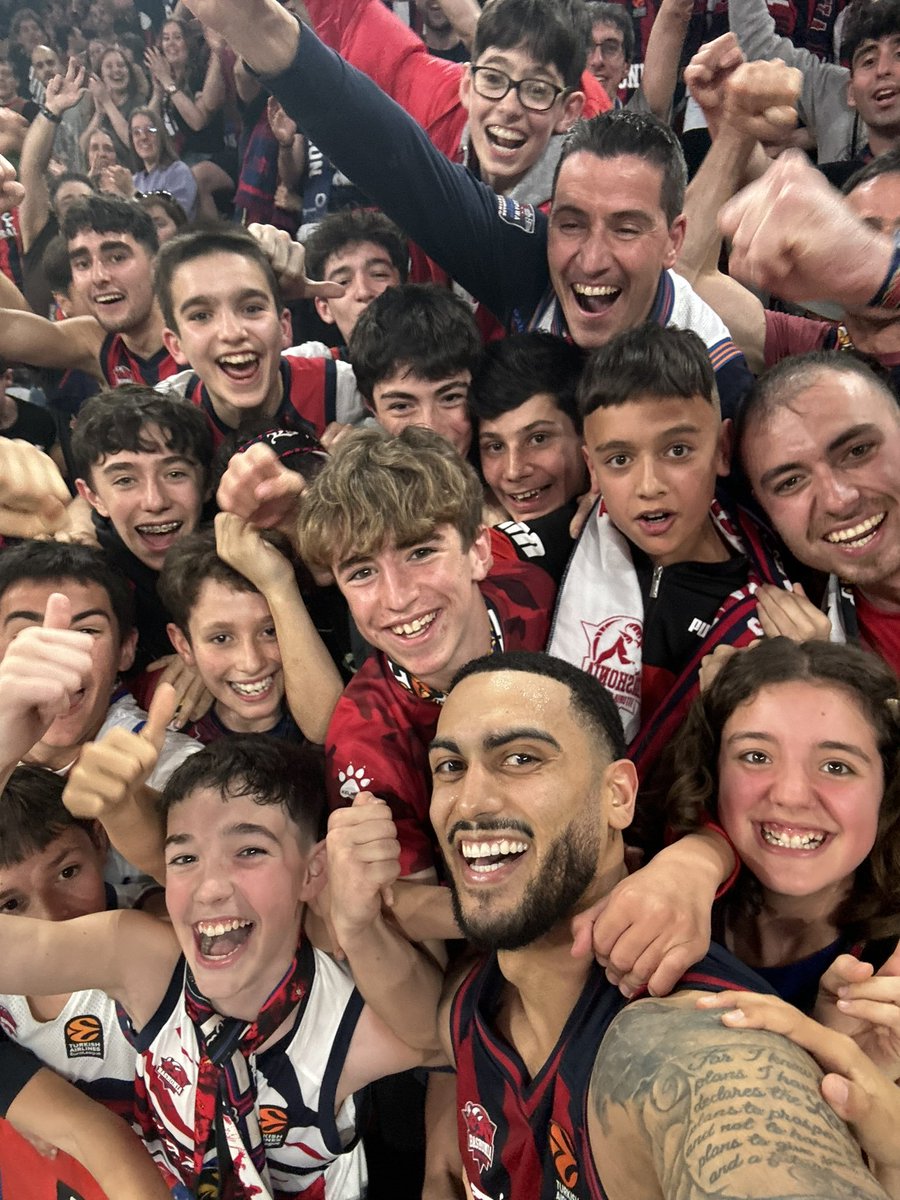 Son playoff biletini alanlar gülümsesin! 😍 Selfie: Markus Howard 📷