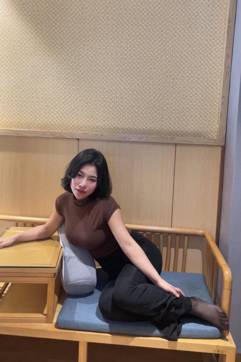 短发阿姨就是有韻味 https://t.co/XlTqWKGomf
