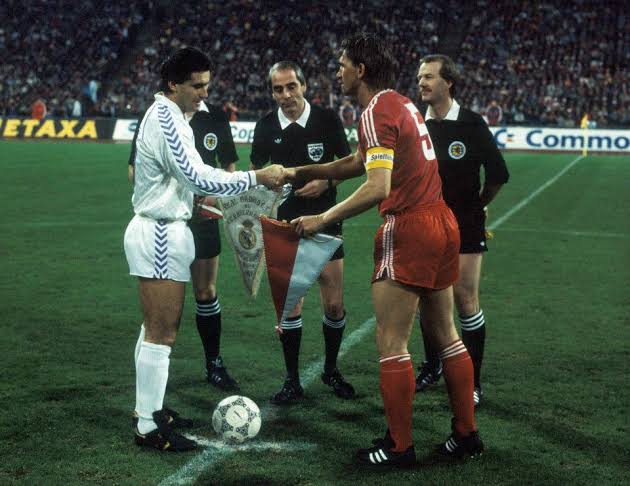 Bayern Münih-,Real Madrid...Şampiyon Kulüpler Yarı Final maçları...Nisan 1987'ye gideceğiz...TRT Arşivlerinden...Augenthailer,Santillana,Höness, Gordillo ve diğer efsaneler...Yüz Yüze Futbol'da...Cumartesi...11.00-12.30...TRTSPOR'da buluşmak üzere...