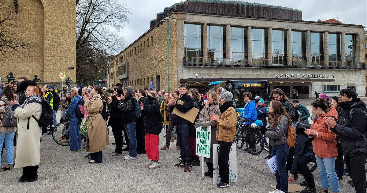#FridaysForFuture Global Klimatstrejk i Göteborg 19 april. Samling på Järntorget och marsch till Götaplatsen där tal hölls. <a href="/FFF_goteborg/">Fridays For Future Göteborg</a>