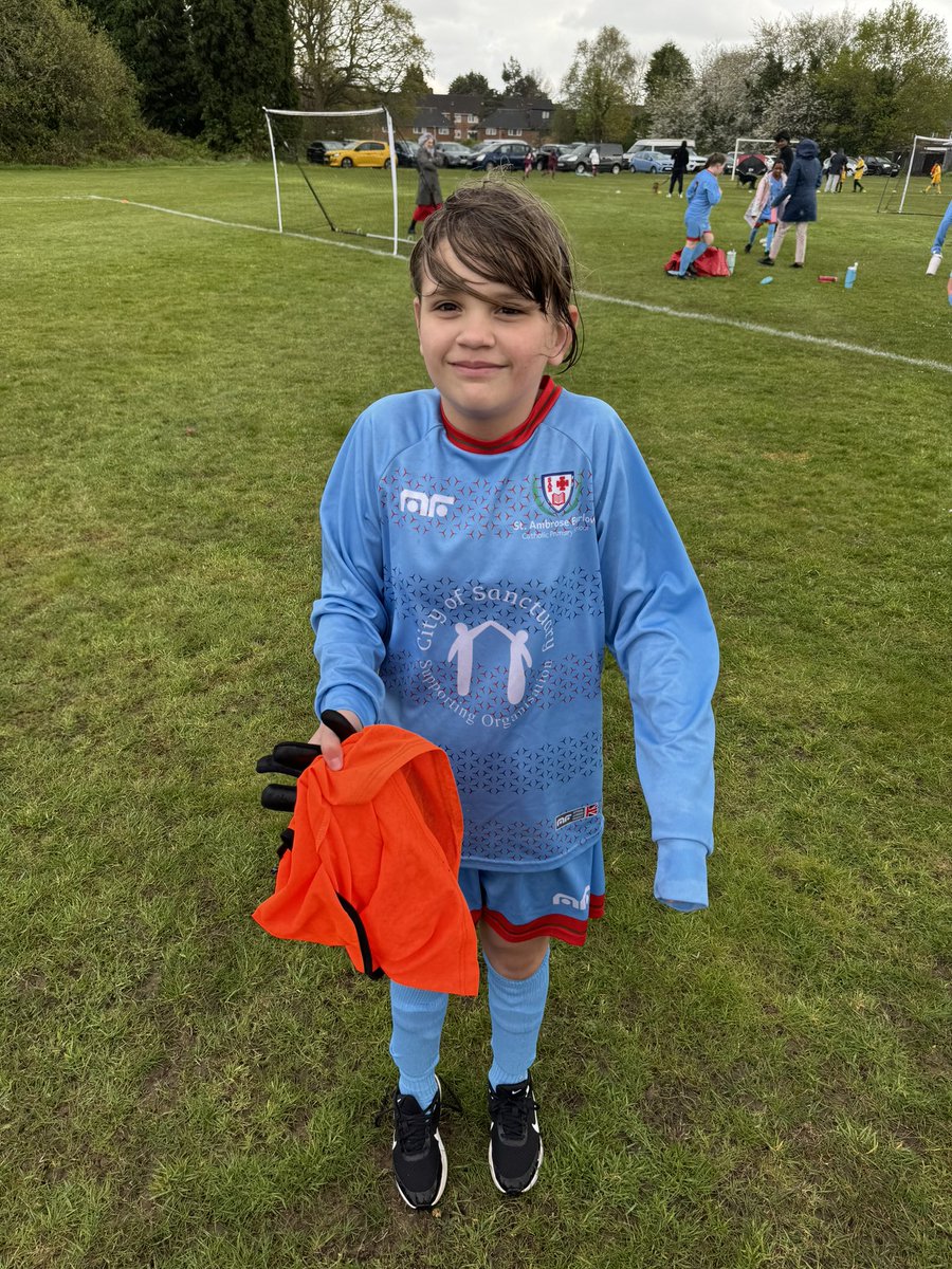 Well done to our girl’s football team who gave 100% effort (despite the weather taking a turn for the worst) in the last round of their league matches this afternoon. You did us all very proud. ⚽️