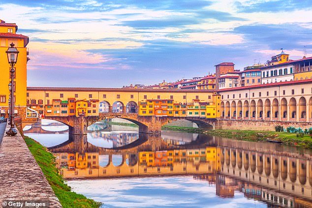Built in 1344, Florence's iconic Ponte Vecchio bridge that survived Nazi destruction, Allied bombs & floods is set for £2m restoration. The project starts this autumn until 2026 & arches, paving stones, parapets & wing walls restored from floating pontoons so will remain open.😍
