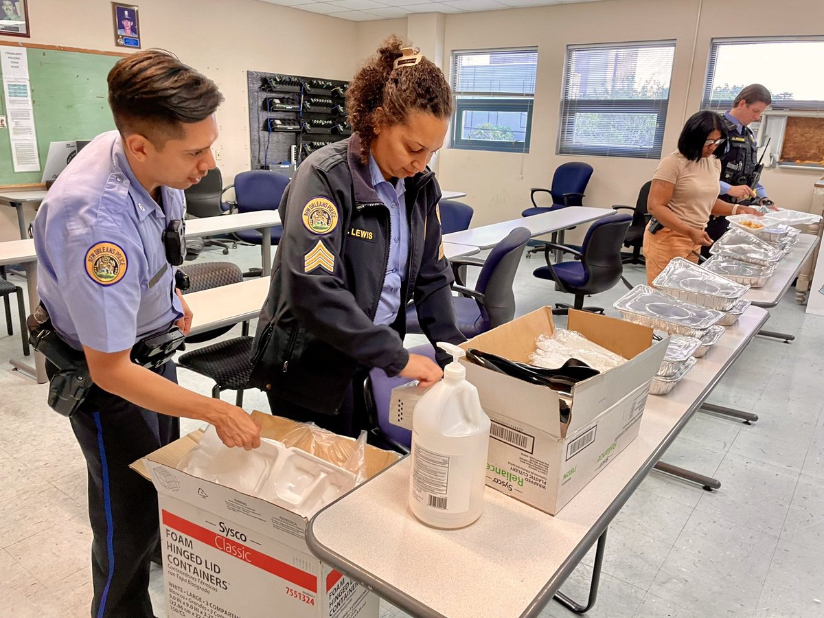 nopjf's tweet photo. 💙👮‍♂️The hospitality cmnty showed the love for its officers last night!  @NOPDNews 6th District was treated to shrimp creole from Nole’.

🫡Thx @neworleansandco &amp; Chefs Brigade for helping feed EVERY NOPD district station last night for the April meal of “Feeding the Frontlines.” https://t.co/j0qP3CANHn