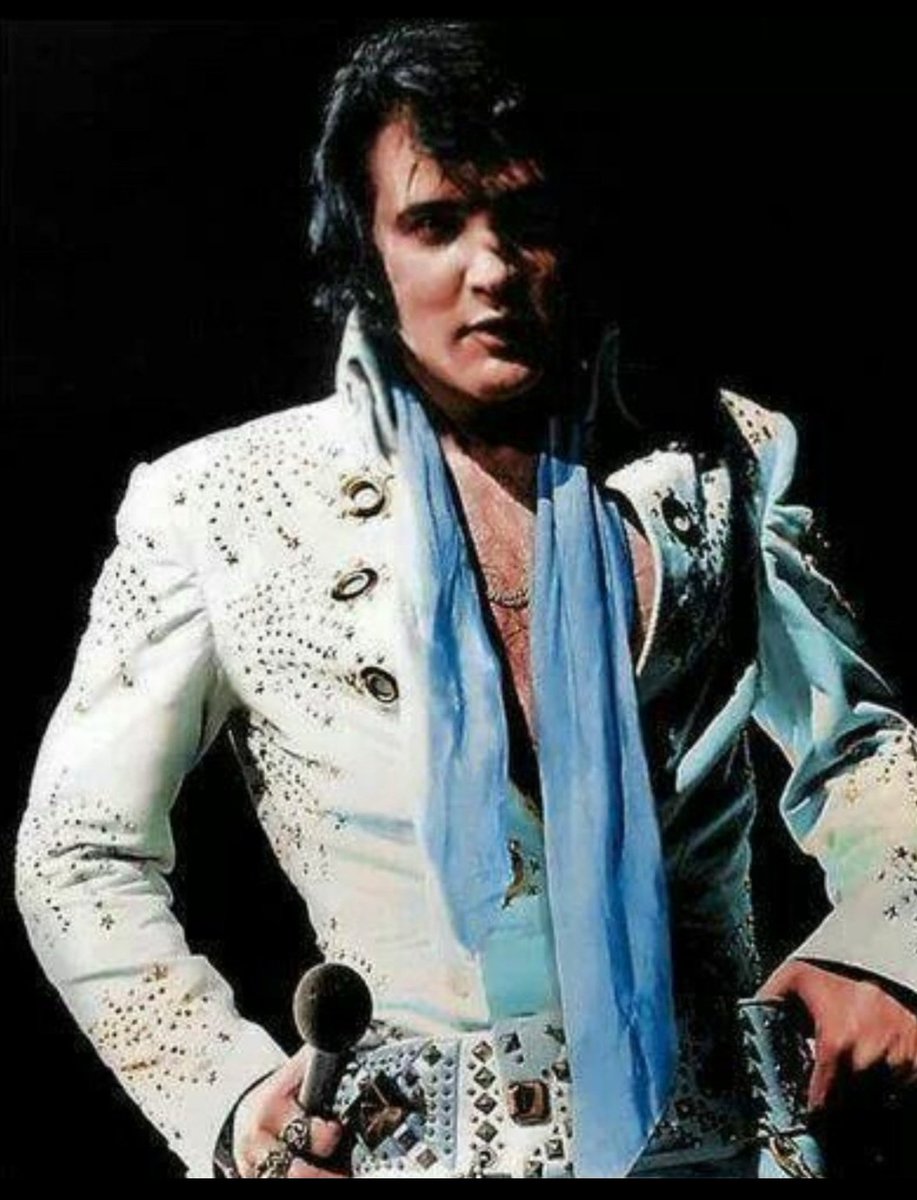 April 19, 1972;
Elvis performed at the Tingley Coliseum, Albuquerque, New Mexico at 8:30 p.m. The crowd was 11847 and Elvis wore “White fireworks” suit with original belt and blue cape. 💙⚡️
#ElvisPresley #ElvisHistory
