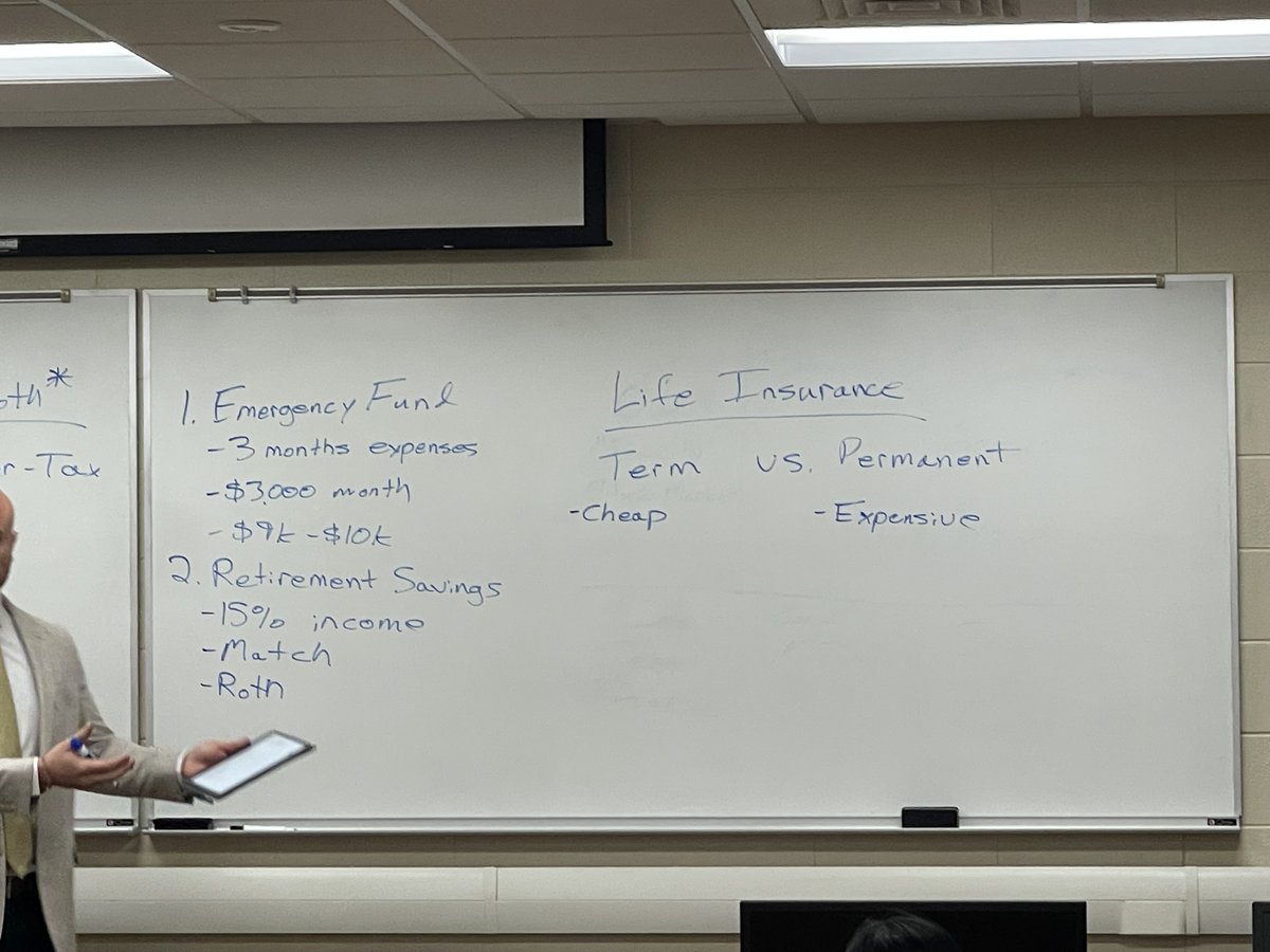 GCCCBroncbuster's tweet image. Yesterday, Bradley Kowalski from Edward Jones visited Dr. Ortega&apos;s Personal Finance class. He talked about the significance of investing and saving for retirement.

#COMMUNITYCollege
#FinanceClass💵
#ProducingPositiveContributors🎓