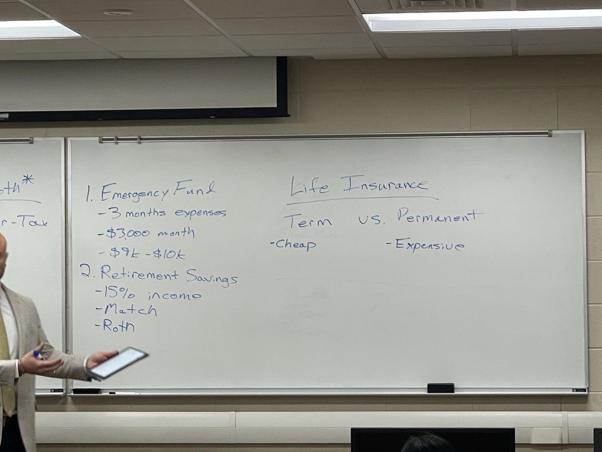 Yesterday, Bradley Kowalski from Edward Jones visited Dr. Ortega's Personal Finance class. He talked about the significance of investing and saving for retirement. #COMMUNITYCollege #FinanceClass💵 #ProducingPositiveContributors🎓