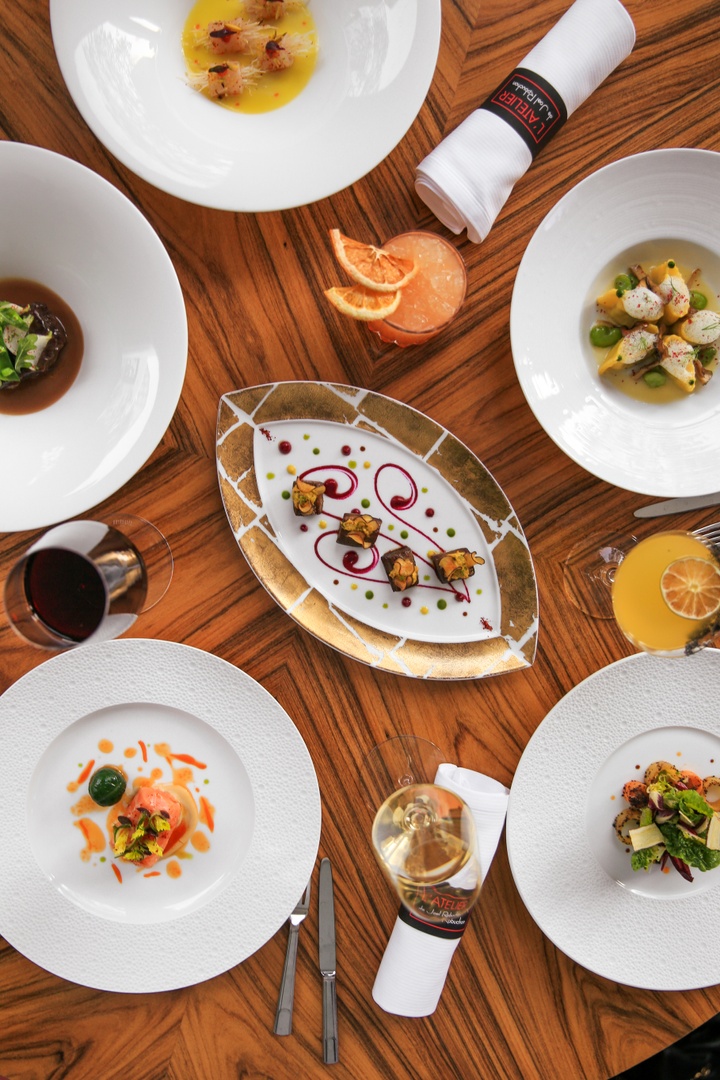 🚨 Attention foodies 🚨 Nine Florida restaurants were added to the 2024 selection of Michelin-starred restaurants last night 😋 Scope out your new FL foodie bucket list locations: bit.ly/4b2wLEF 📸 : Katie June Burton 📍 : Le Jardinier; L'Atelier de Joël Robuchon