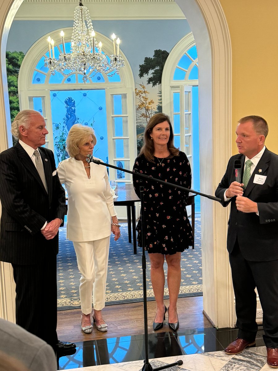 Gov. @henrymcmaster and I are strong supporters of our law enforcement officers — who are the best in the nation. I was honored to join our SC Sheriffs at the Governor’s Mansion last night to thank them personally for all they do to keep our people safe. #AimHigherSC