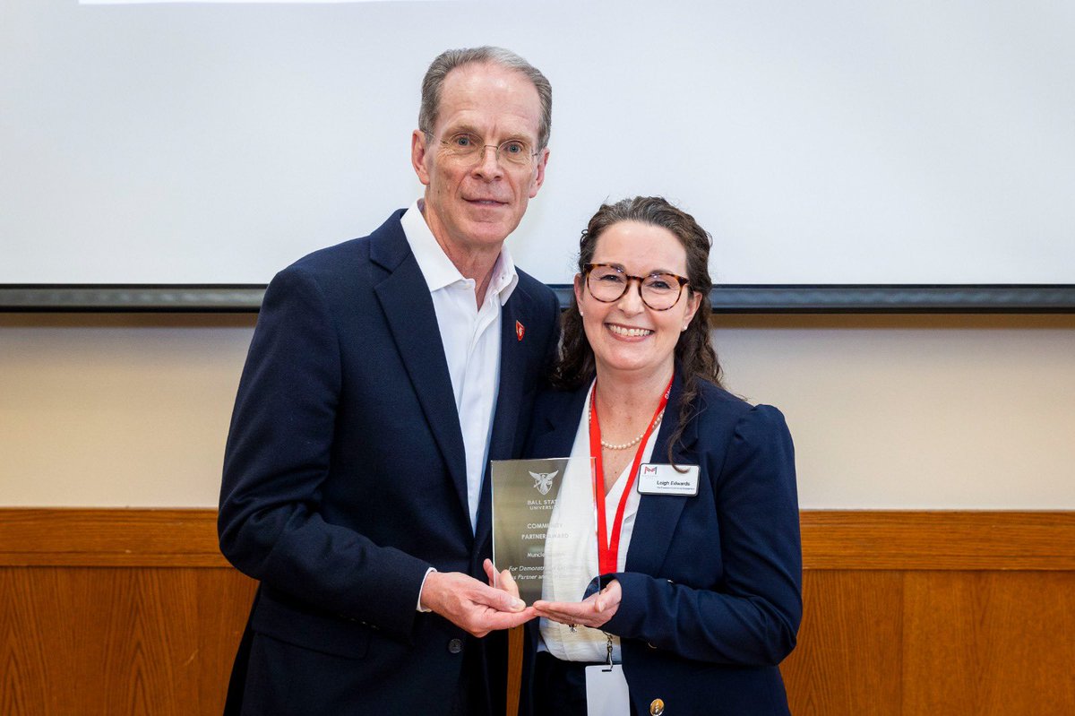 At today’s Immersive Learning Showcase, I presented @BallState’s Outstanding Local Community Partner Award to @MuncieMission. I’m grateful to the Mission for providing rewarding learning opportunities for our students and for supporting people in need in our community.