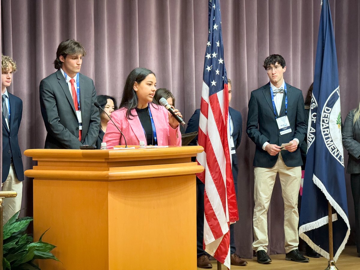 We welcomed 220+ @DiplomacyLab student researchers at @StateDept for the 2024 #DipLabFair today! 

Presentations addressed U.S. foreign policy priorities across geographic and functional areas, exemplifying the far reach of U.S. diplomacy.

🔬➕⚬➕⚬

diplomacylab.org