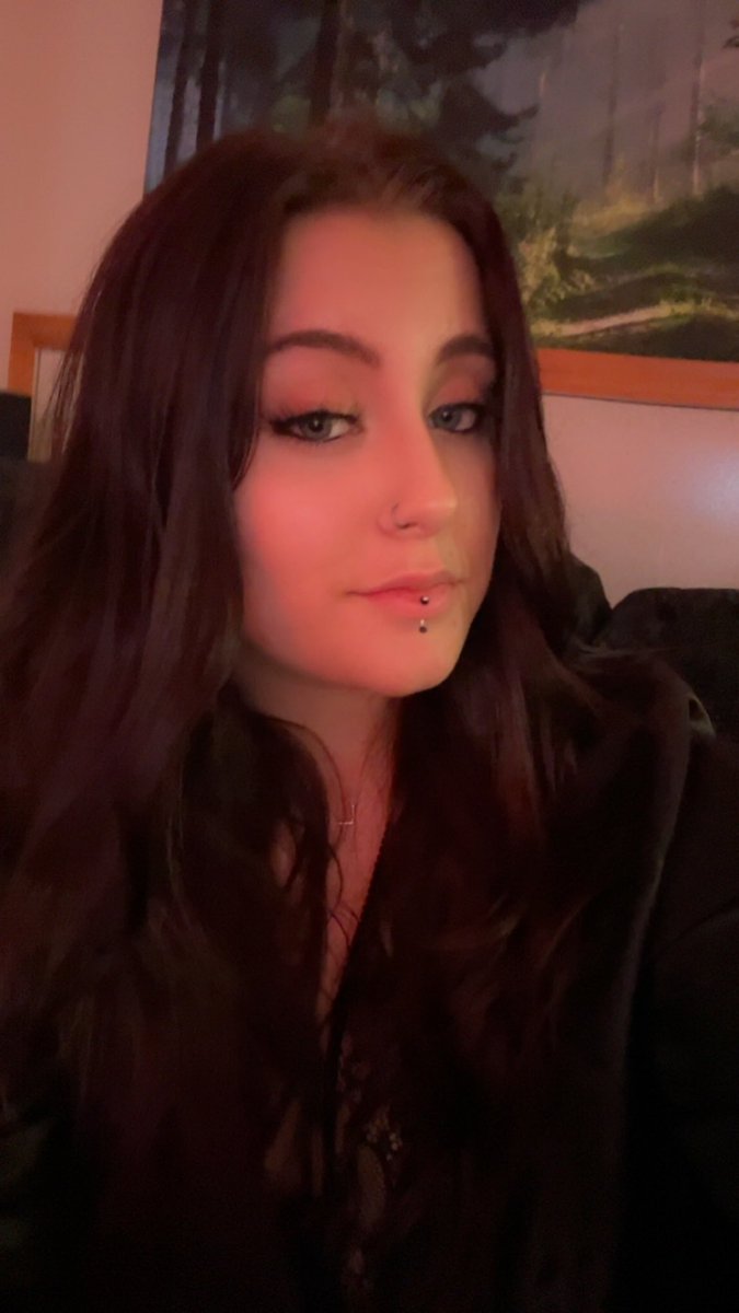 I’m bored asf losers , entertain me.
I know there’s some rich paypigs around here somewhere I can smell them 🤭

findom paypigs drain wallet humanatm brat