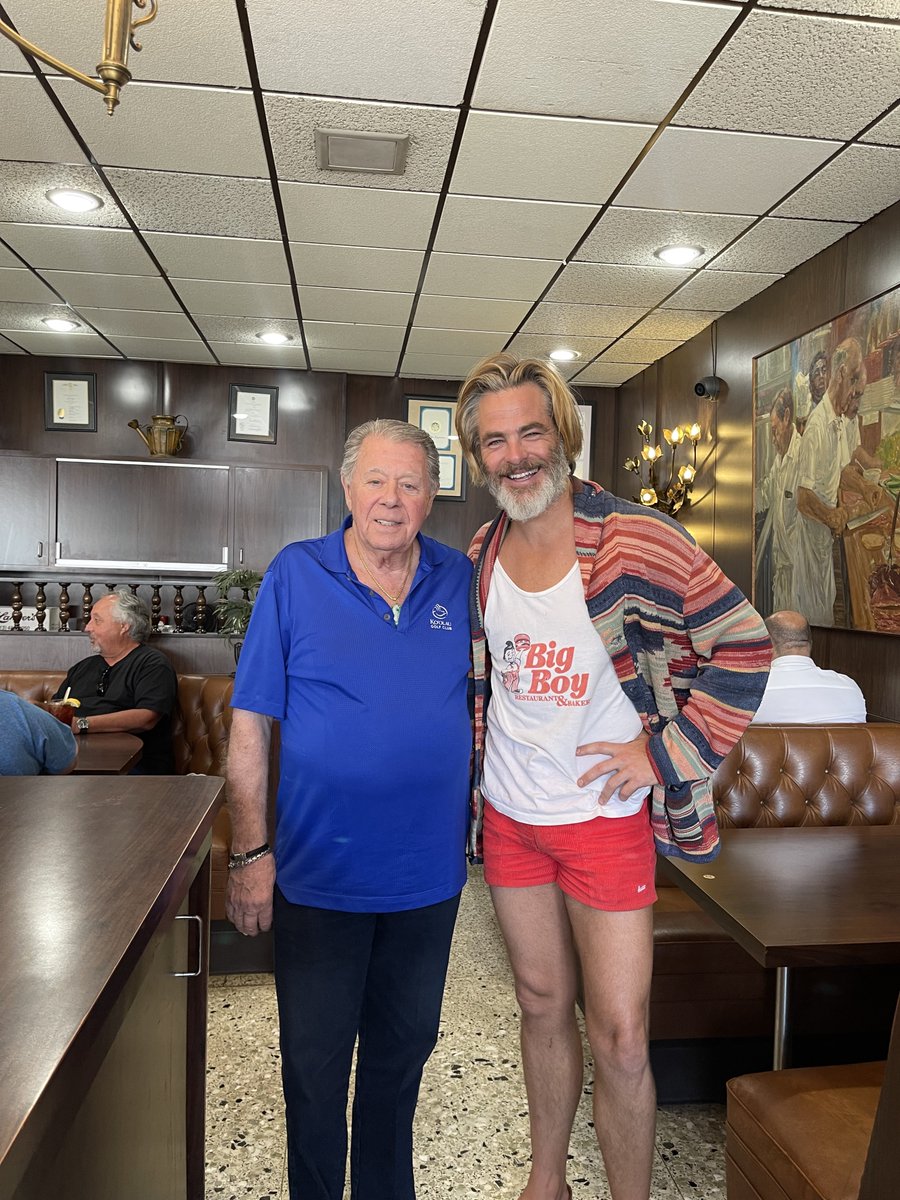 Norm Langer visits with Chris Pine at the store <a href="/poolmanmovie/">POOLMAN</a> #langersdeli #chrispine #poolmanmovie #pastrami #worldsbestpastrami