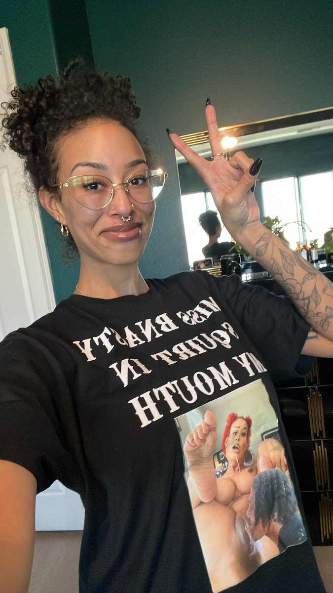 MissBNasty's tweet photo. And yes I got the shirt! https://t.co/OsSN0oYR8C