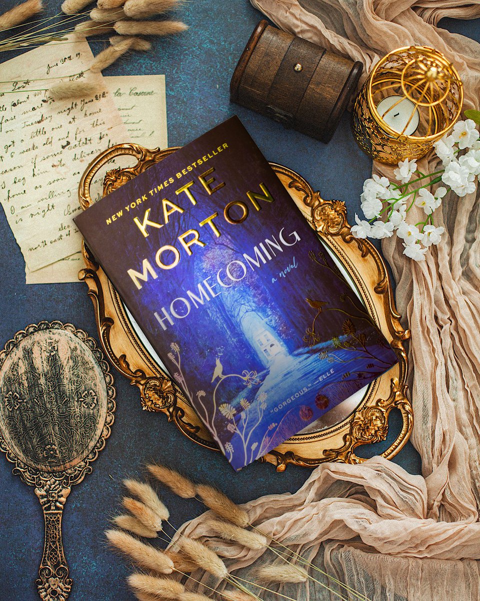 Perfect for book clubs and beach reads.🥂 #Homecoming by Kate Morton is a sweeping novel that begins with a shocking crime, the effects of which echo across continents and generations. 📚bit.ly/3UqRxIP