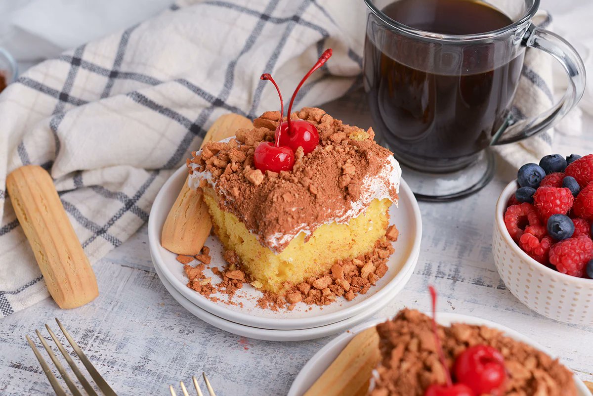 This Tiramisu Poke Cake channels all of the flavors of a classic tiramisu but can be made way more quickly and easily! RECIPE: savoryexperiments.com/tiramisu-poke-…