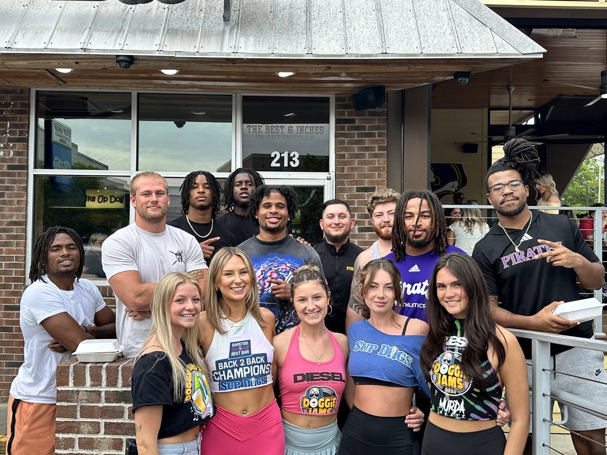 #LBeast Great food & great time with the guys! Thank you to @SupDogsECU for all you do for our program! 🏴‍☠️🏴‍☠️🏴‍☠️ @ECUPiratesFB