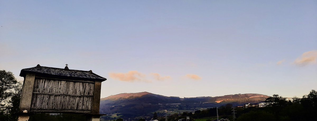 msolpineiro's tweet photo. 🌘Solpor.Mondoñedo.19.4.24📷
#mondoñedo #solpor #atardecer #galicianorte #amariñalucense @PBarja @Pontepousada @srgacio @GaliciaMaxica @ConcMondonedo @mondonedoferrol @catedralmondone @LosPueblosmbe @MondonedoTuris @OTempoTVG @SESEIXA  @loves_galicia @Turgalicia @amarina_turismo https://t.co/QcdEgCbCc6