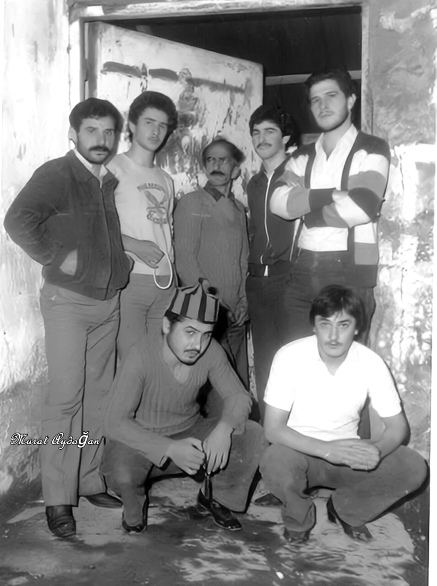 Ünye cezaevi, aralarında Ülkücülerinde olduğu mahkumlar en sağda ayakta, 'Müsavat Dervişoğlu'