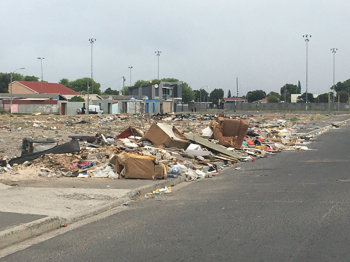 Agreed! Hanover Park, go around most areas on the Cape Flats & Townships with citizens living on top of each other with no proper refuse bins & removal you will get this. #KnowyourDA