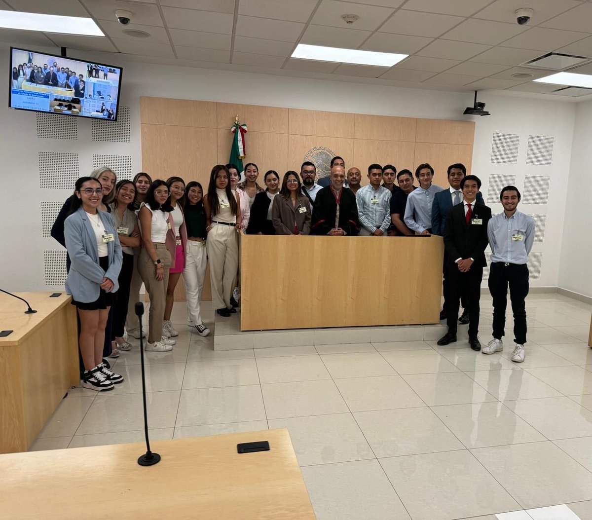 Un honor tener estudiantes de la ⁦@UdeGuanajuato⁩ en el Centro de Justicia Penal Federal de Guanajuato. Vienen excelentes abogados.