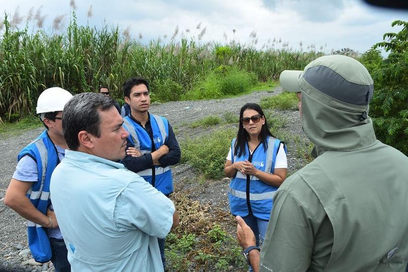 Riego_Guayas's tweet photo. “Desazolve del río Chimbo”
Se realizó el reconocimiento de los 4.3km a desazolvar en el río Chimbo, recinto Rocafuerte del cantón #Naranjito, en conjunto con el contratista y las direcciones de #Fiscalización #DIRDRA de la #PrefecturaGuayas #GuayasSeMueveAlCambio https://t.co/eQLgMugRFl