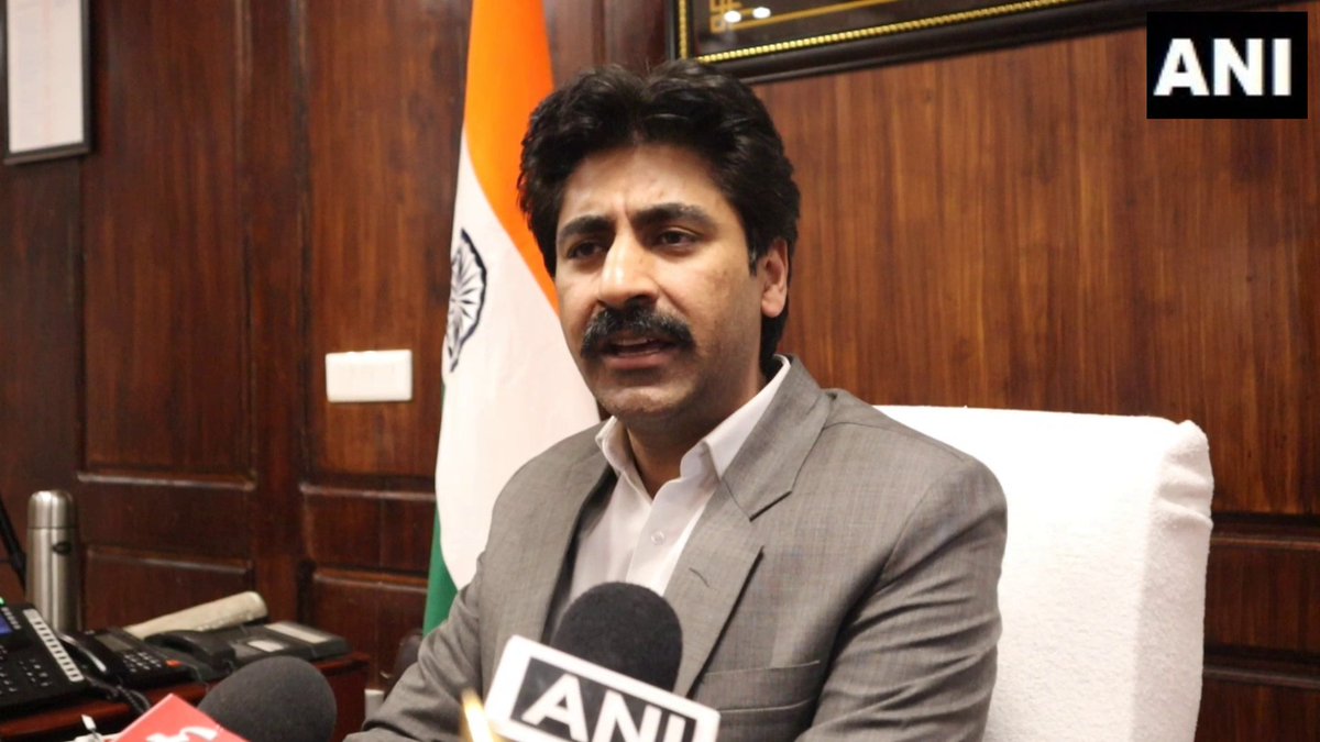 ANI's tweet photo. #WATCH | Anantnag, J&K: Deputy Commissioner and Returning Officer Syeed Fakhrudin"We have a list of 25 candidates...22nd April is the last day for nomination withdrawal and 23rd April is scheduled for the allotment of symbols...for logistics support, including warehouse, strong rooms, transport plan, and enforcement of Model Code of Conduct (MCC), Flying Surveillance Teams (FSTs) and Static Surveillance Teams (SSTs) are working as per guidelines" (19/04)